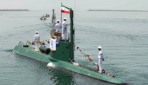L'Iran lancia missile da crociera da un sottomarino