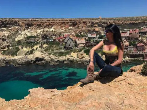 Laura Torrisi, sexy scollatura