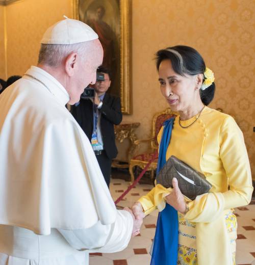 Papa Francesco riceve Aung San Suu Kyi