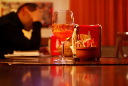 Io, alcolista, e i miei salvatori peggio di me