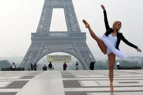 E anche Greenpeace attacca la Le Pen a Parigi