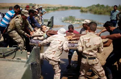 A sud di Mosul gli iracheni lottano per la quotidianità