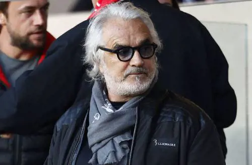 L'odio radical chic dei social contro il jet di lusso di Briatore