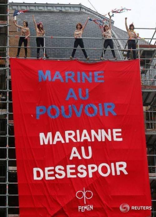 Protesta a seno nudo contro la Le Pen