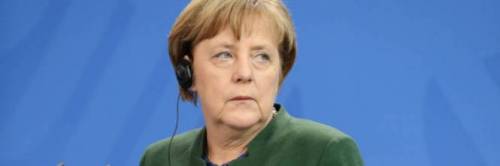 Germania, Merkel promette la piena occupazione. E un piano per costruire nove case