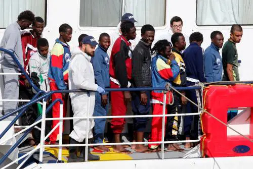 Crollano gli sbarchi, la Ue si sveglia solo ora: "Pronti a intervenire"