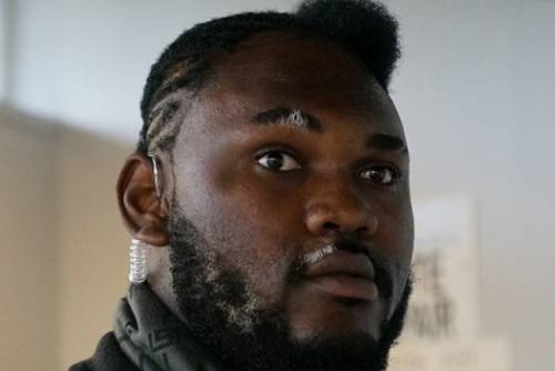 Makao, guardia congolese di 2 metri e 13 che protegge Macron