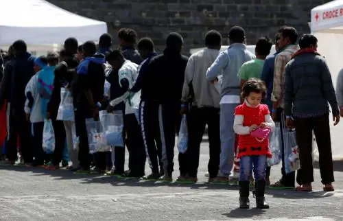 Migranti, il nuovo piano del Viminale: "Le Regioni dovranno ospitare di più"