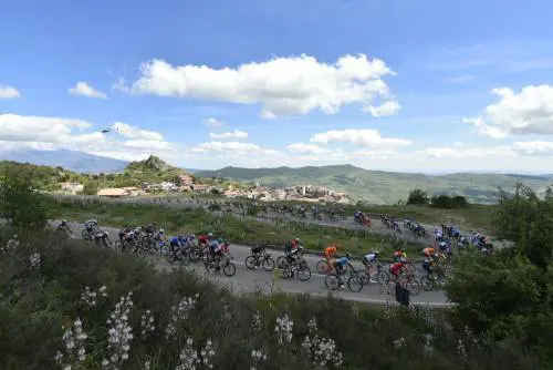 Troppo vento, lo Squalo non morde l'Etna
