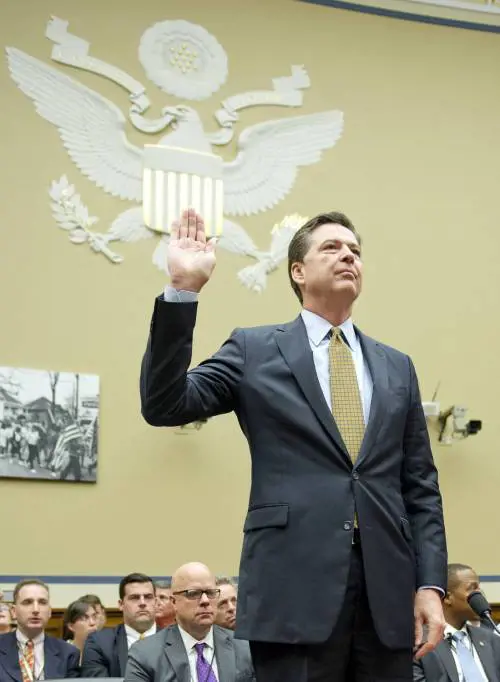Russiagate, l'ex direttore dell'Fbi Comey:  "Trump mi chiese d'insabbiare"