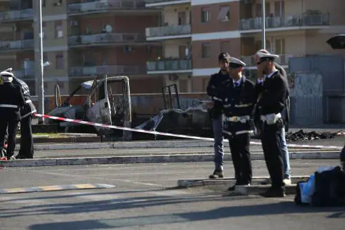 Molotov sul camper dei rom Nel rogo uccise tre sorelle