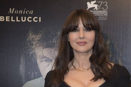 Monica Bellucci sexy al cinema a 52 anni