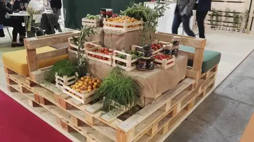 La buona tavola? Cibo fresco verdura e frutta. E cresce anche il business del vino