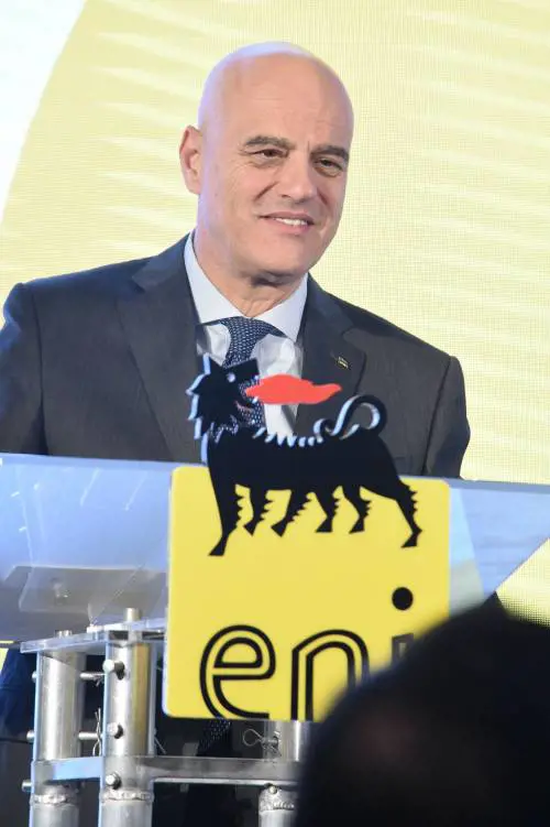 L'utile Eni sfiora 1  miliardo: "Nessun caso aerei"