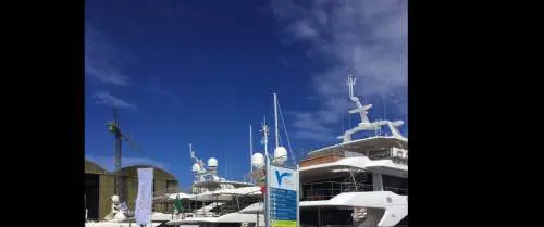 Viareggio, aperta la parata degli yacht da sogno