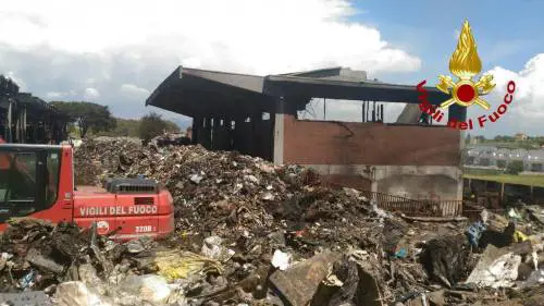 Incendio a Pomezia: indagato amministratore unico della società
