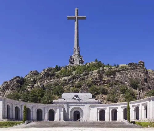 Spagna, il Congresso vuole "sfrattare" la salma di Franco