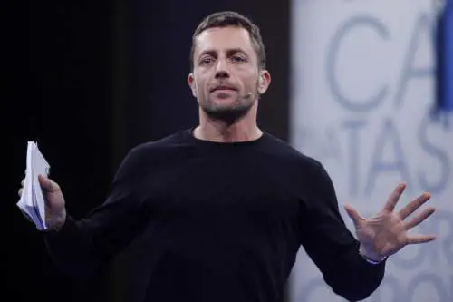 "Io, intellettuale di successo, mi sto svenando per sopravvivere"