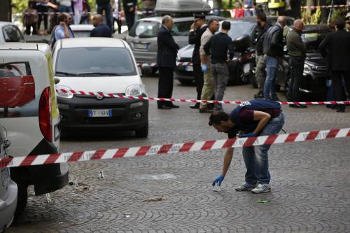 Roma, esplosione in strada: ordigno rudimentale nel parcheggio delle Poste