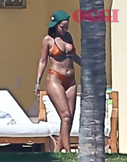 Dopo Kim Kardashian, anche Rihanna pizzicata al naturale non è la stessa
