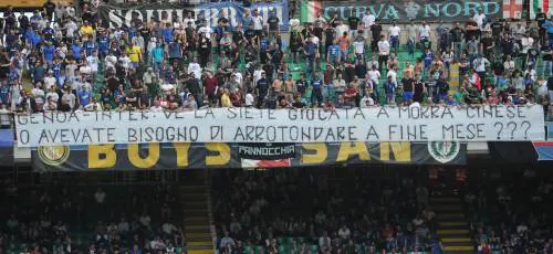 La curva dell'Inter lascia San Siro: "Venduti, andiamo a mangiare"