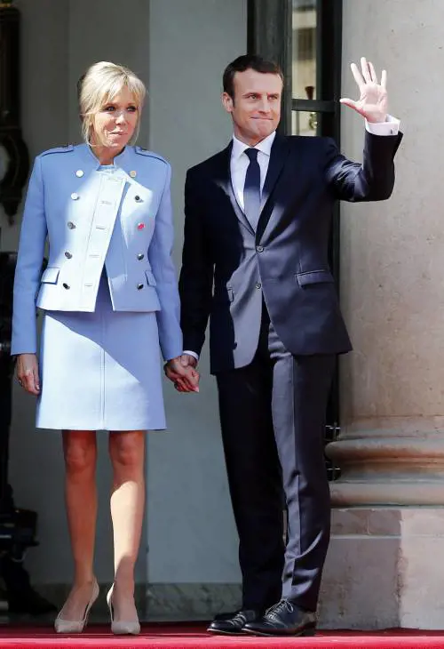 Francia, Macron fa marcia indietro: niente status ufficiale e budget per Brigitte