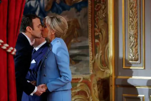 Emmanuel Macron si insedia all'Eliseo