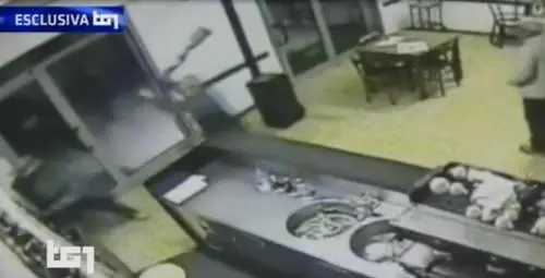 Budrio, ecco l'assalto di Igor al bar