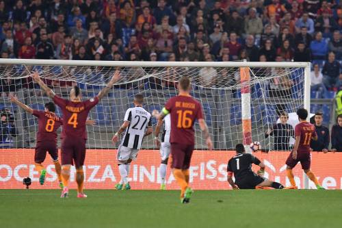 La Roma congela la festa della Juve
