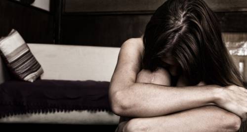Arrestato per violenza sessuale finisce ai domiciliari: tra le vittime una minorenne