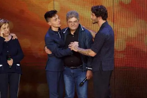 Selfie, Stefano parla di suo figlio e Belen si commuove