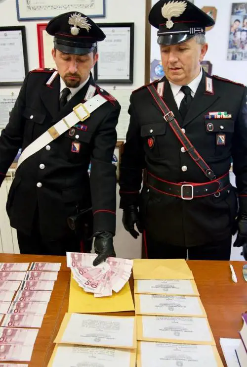 Le banconote fac-simile che "fregano" i cambia valute