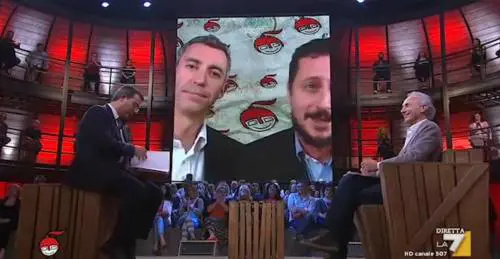 Gag di Luca e Paolo. Ma Travaglio ride a denti stretti