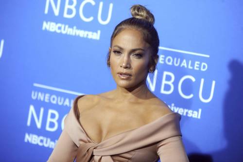 Jennifer Lopez hot in rosa carne