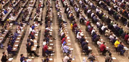 Un esame e 2mila euro: ricatti per poter lavorare