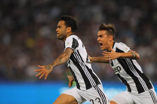 Dani Alves: "Dybala? Per migliorare dovrebbe lasciare la Juventus"