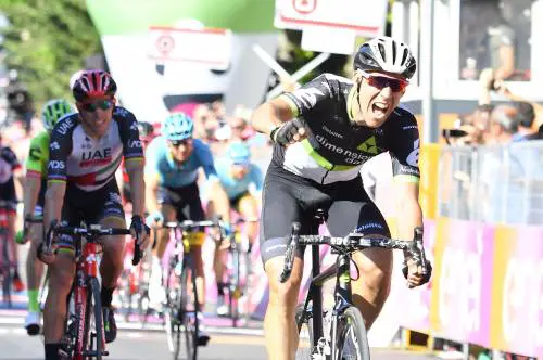 Giro sempre più straniero. Eguagliato il digiuno record