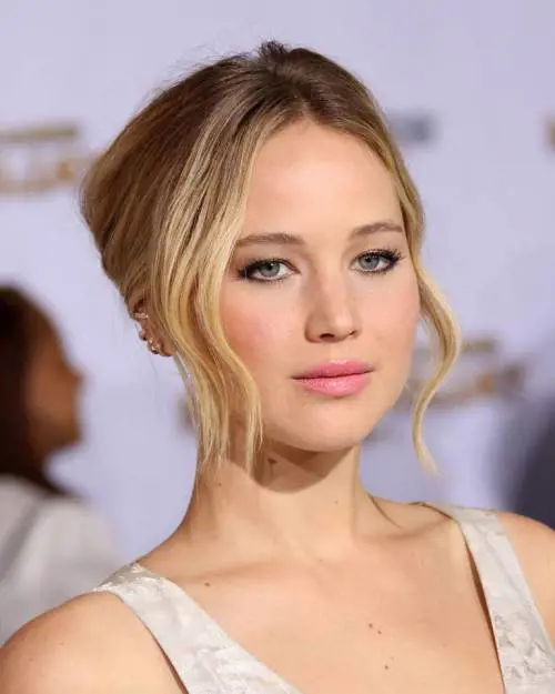 "Jennifer Lawrence ubriaca in uno strip club ballava la lap dance". Ma l'attrice smentisce