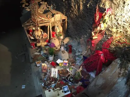 Napoli e il culto dei morti, tra cristianità e paganesimo