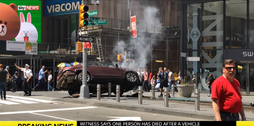 New York, auto contro la folla: pedoni travolti a Times Square