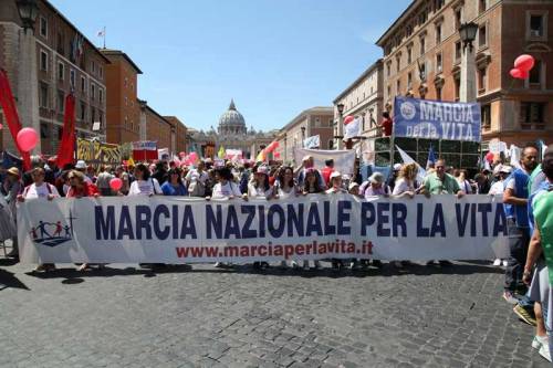 Roma, in 20mila in marcia contro l'aborto