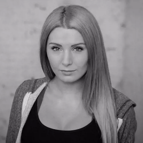 Lauren Southern, l'attivista che combatte islam, immigrazione e Ong