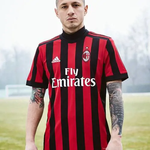 Milan, ecco la nuova maglia: sarà utilizzata domenica contro il Bologna