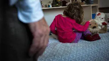 Subì abusi sessuali da piccola, 40 anni dopo riconosce l'orco in tribunale