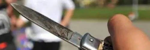 Coltellate per un banale scherzo al nonno durante un battesimo