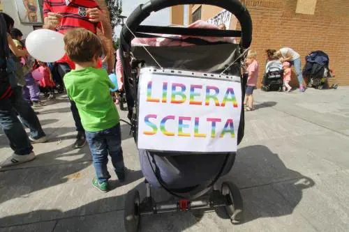 Medico contro i vaccini a procedimento: la protesta delle mamme no-vax