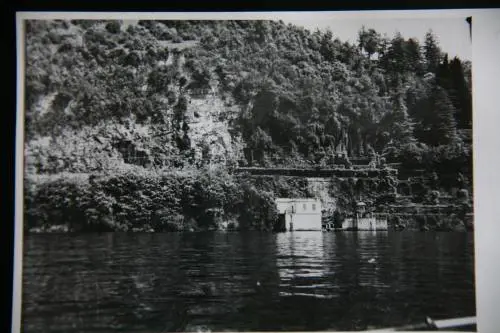 Un teschio riemerge dal lago nel luogo delle stragi rosse