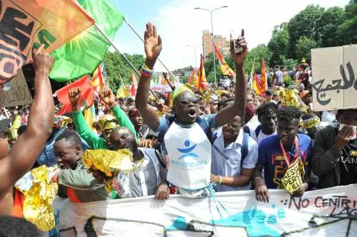 Poi chi torna negli attici e chi nelle baracche