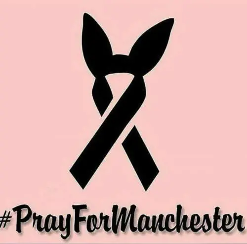 Il cerchietto utilizzato da Ariana Grande diventa il simbolo del lutto dell'attentato