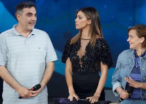 Selfie, Platinette: "Belen non è proporzionata, ha un baule". Ma la Ventura la difende
